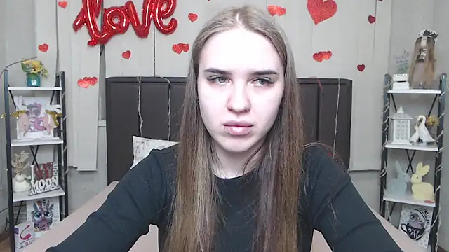 LauraHlot online show from 8, 4, 2026