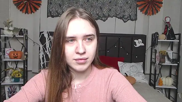 Snapshot of LauraHlot chatting on 14, 11, 2025 LauraHlot online show from 14, 11, 2025