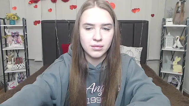 Snapshot of LauraHlot chatting on 3, 5, 2026 LauraHlot online show from 3, 5, 2026