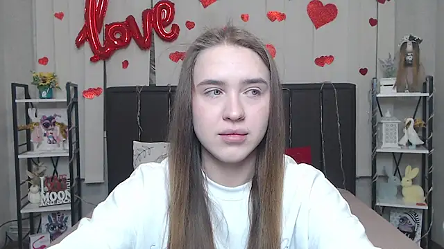 LauraHlot online show from 9, 2, 2026