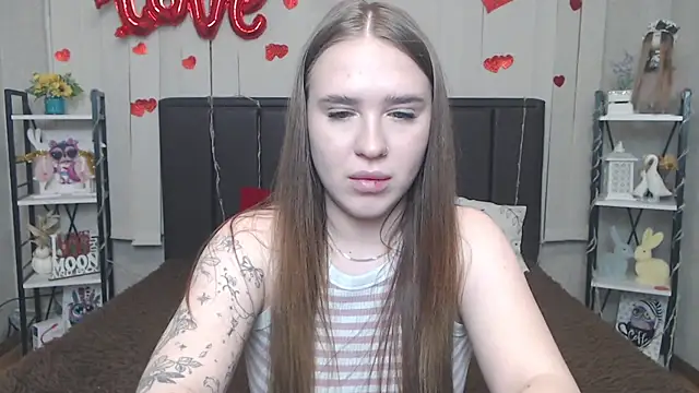 Snapshot of LauraHlot chatting on 8, 5, 2026 LauraHlot online show from 8, 5, 2026