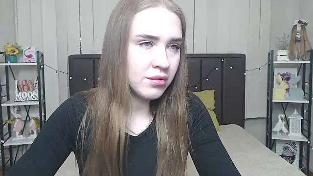 Snapshot of LauraHlot chatting on 15, 10, 2025 LauraHlot online show from 15, 10, 2025