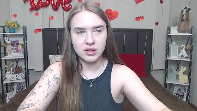 Snapshot of LauraHlot chatting on 7, 5, 2026 LauraHlot online show from 7, 5, 2026