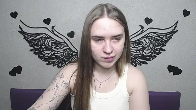 Snapshot of LauraHlot chatting on 6, 5, 2026 LauraHlot online show from 6, 5, 2026