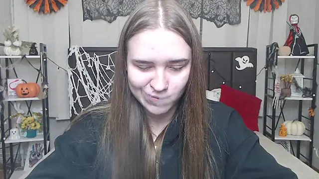 Snapshot of LauraHlot chatting on 23, 10, 2025 LauraHlot online show from 23, 10, 2025