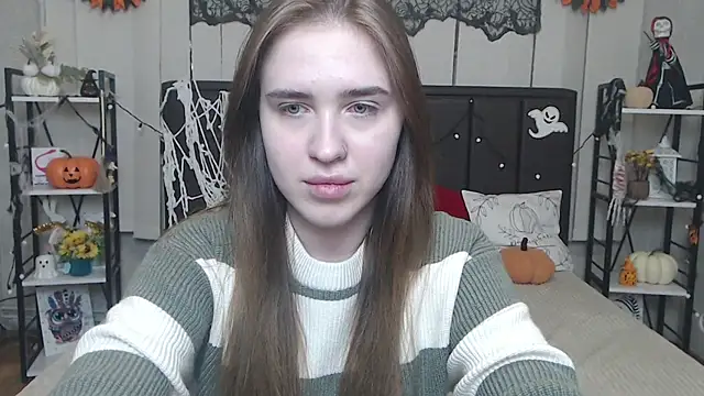 Snapshot of LauraHlot chatting on 12, 11, 2025 LauraHlot online show from 12, 11, 2025