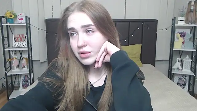 Snapshot of LauraHlot chatting on 7, 10, 2025 LauraHlot online show from 7, 10, 2025