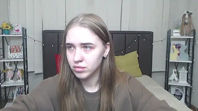 Snapshot of LauraHlot chatting on 10, 10, 2025 LauraHlot online show from 10, 10, 2025