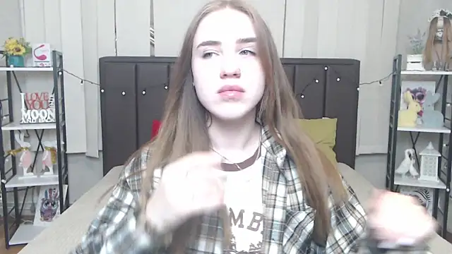 Snapshot of LauraHlot chatting on 19, 10, 2025 LauraHlot online show from 19, 10, 2025