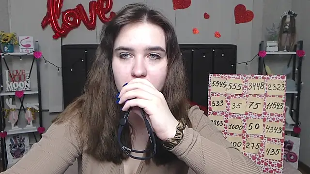 LauraHlot online show from 28, 2, 2025