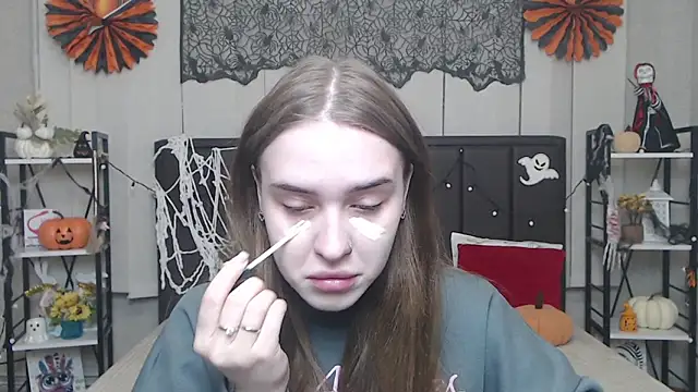 Snapshot of LauraHlot chatting on 2, 11, 2025 LauraHlot online show from 2, 11, 2025