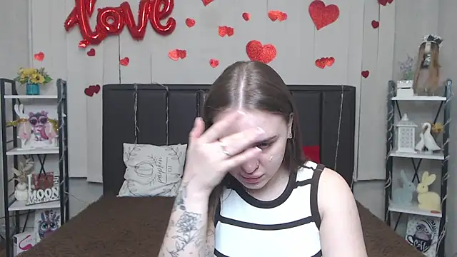 Snapshot of LauraHlot chatting on 24, 5, 2026 LauraHlot online show from 24, 5, 2026