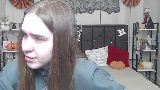 Snapshot of LauraHlot chatting on 29, 10, 2025 LauraHlot online show from 29, 10, 2025