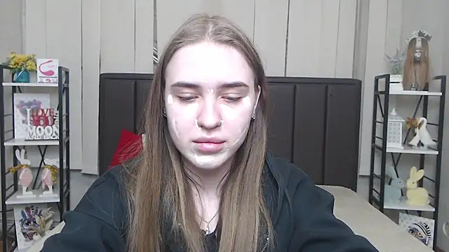 Snapshot of LauraHlot chatting on 26, 11, 2025 LauraHlot online show from 26, 11, 2025