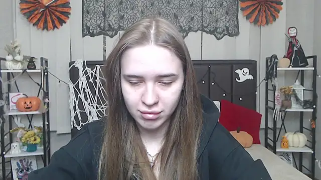 Snapshot of LauraHlot chatting on 28, 10, 2025 LauraHlot online show from 28, 10, 2025