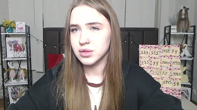 Snapshot of LauraHlot chatting on 21, 11, 2025 LauraHlot online show from 21, 11, 2025