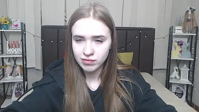 Snapshot of LauraHlot chatting on 18, 10, 2025 LauraHlot online show from 18, 10, 2025