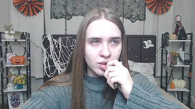 Snapshot of LauraHlot chatting on 4, 11, 2025 LauraHlot online show from 4, 11, 2025