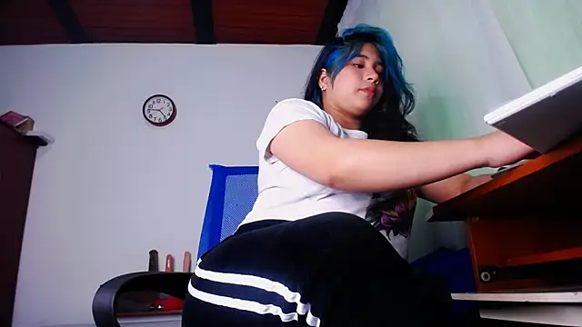 anyaadamss online show from 2, 2, 2025