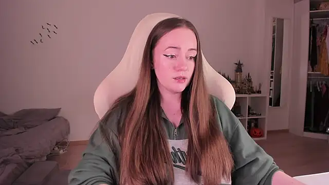 WalkingGirl online show from 28, 11, 2025