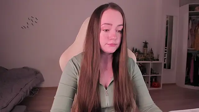 WalkingGirl online show from 2, 12, 2025