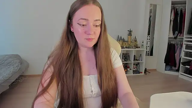 Snapshot of WalkingGirl chatting on 22, 6, 2026 WalkingGirl online show from 22, 6, 2026