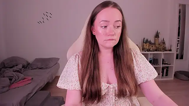 WalkingGirl online show from 6, 11, 2025