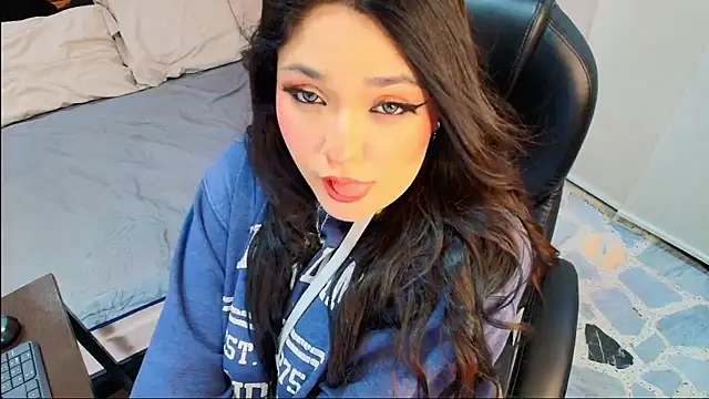 Camiila Osorio online show from 15, 4, 2026