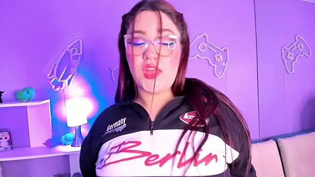 Snapshot of Camiila_Osorio chatting on 20, 11, 2025 Camiila Osorio online show from 20, 11, 2025