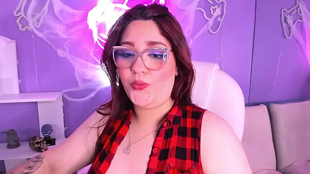 Snapshot of Camiila_Osorio chatting on 28, 10, 2025 Camiila Osorio online show from 28, 10, 2025