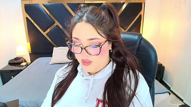 Camiila Osorio online show from 30, 4, 2026