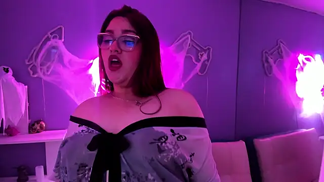 Snapshot of Camiila_Osorio chatting on 24, 10, 2025 Camiila Osorio online show from 24, 10, 2025