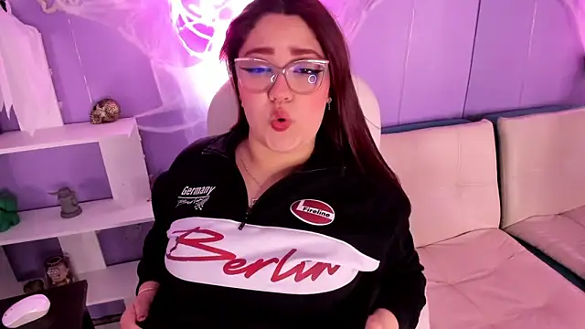 Snapshot of Camiila_Osorio chatting on 17, 10, 2025 Camiila Osorio online show from 17, 10, 2025