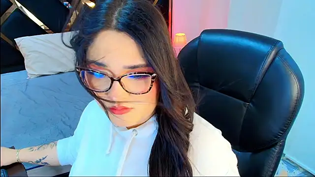 Camiila Osorio online show from 17, 4, 2026