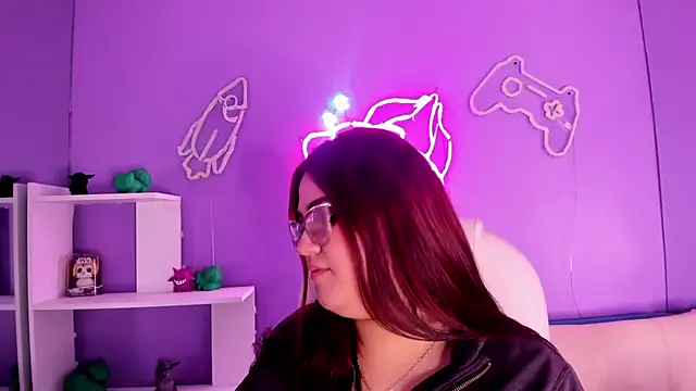 Snapshot of Camiila_Osorio chatting on 8, 11, 2025 Camiila Osorio online show from 8, 11, 2025