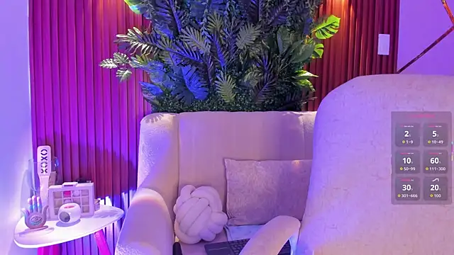 Snapshot of foxxxmegan chatting on 14, 11, 2025 foxxxmegan online show from 14, 11, 2025