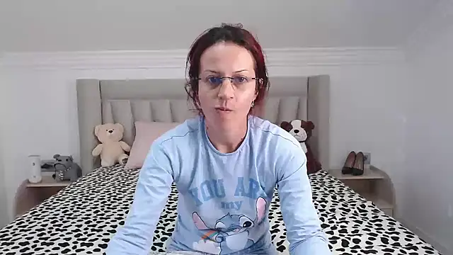 CatWoman0001 online show from 19, 11, 2025