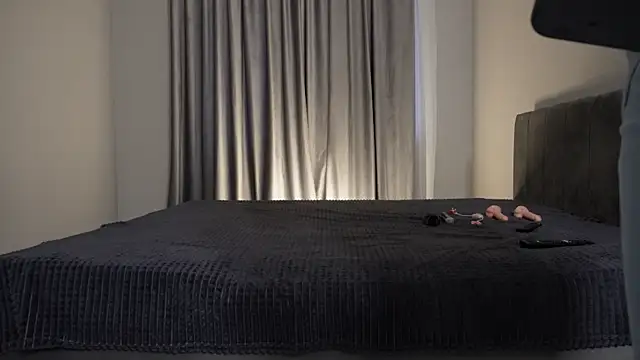 Nik Sharp online show from 6, 5, 2026