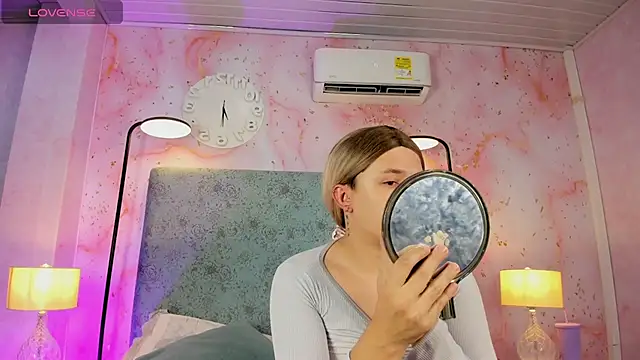 JESSI NAOMI online show from 4, 11, 2025