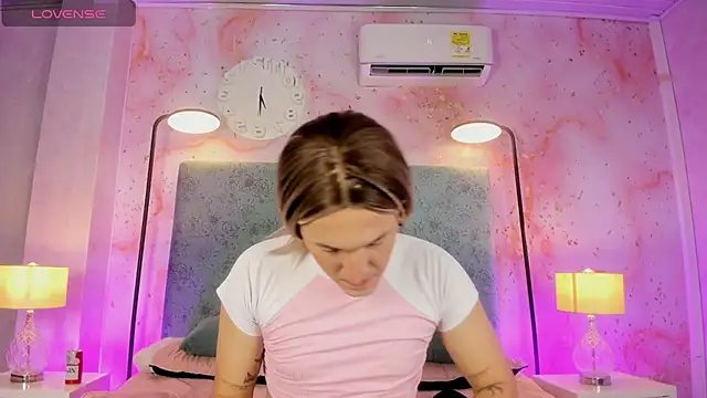 JESSI NAOMI online show from 9, 11, 2025