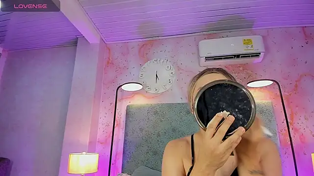 JESSI NAOMI online show from 2, 11, 2025