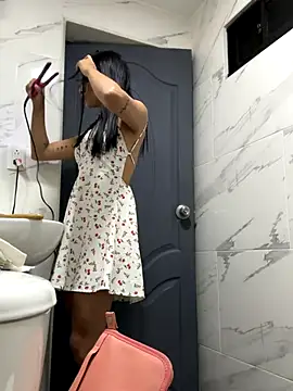 Snapshot of Arilw chatting on 12, 11, 2025 Arilw online show from 12, 11, 2025