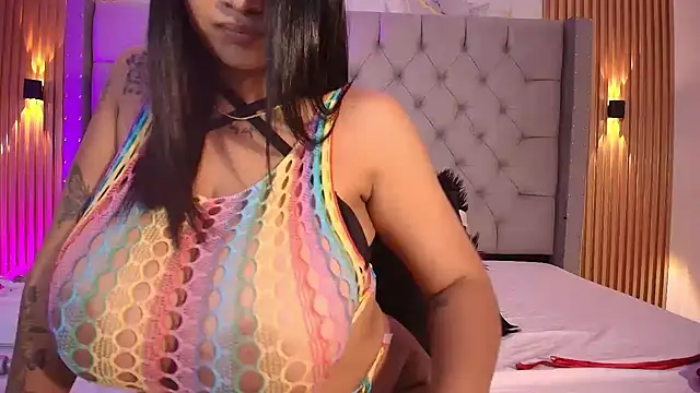 Snapshot of La_indiia chatting on 22, 6, 2026 La indiia online show from 22, 6, 2026