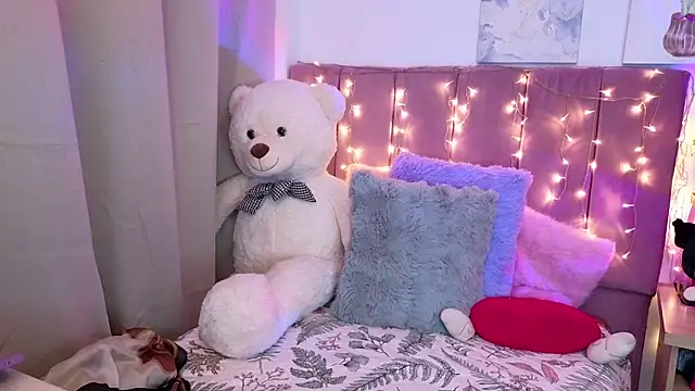 MiahJoness online show from 10, 11, 2025