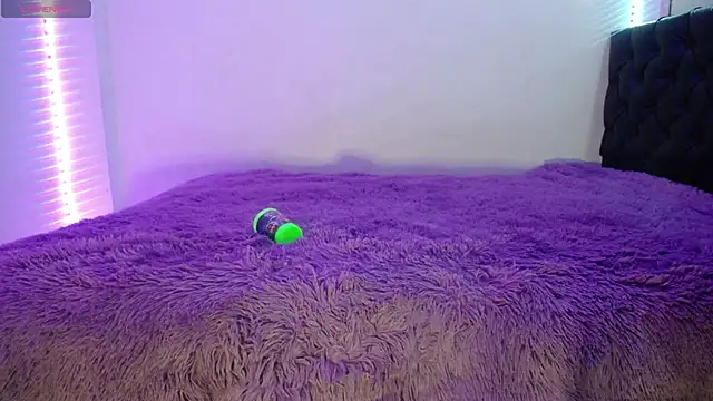 Snapshot of Laurenkenner_ chatting on 21, 10, 2025 Laurenkenner online show from 21, 10, 2025