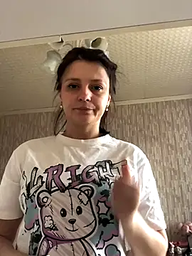 Snapshot of SheilaAndDanny chatting on 8, 11, 2025 SheilaAndDanny online show from 8, 11, 2025