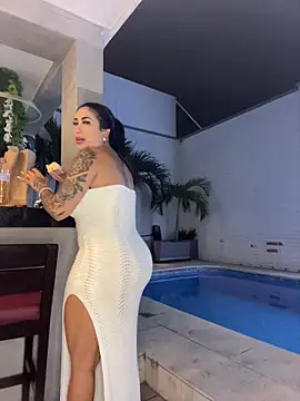 kiim taaylor online show from 30, 10, 2025