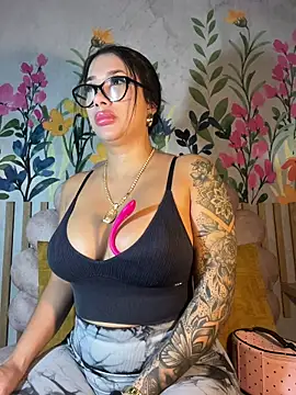 kiim taaylor online show from 3, 11, 2025