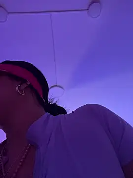 kiim taaylor online show from 23, 10, 2025