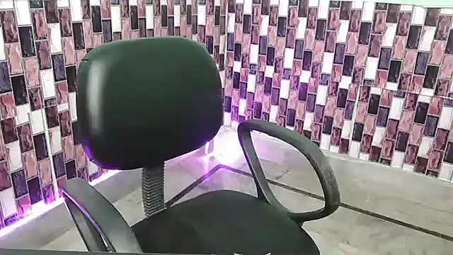 Snapshot of N-Natasha chatting on 1, 10, 2025 N-Natasha online show from 1, 10, 2025